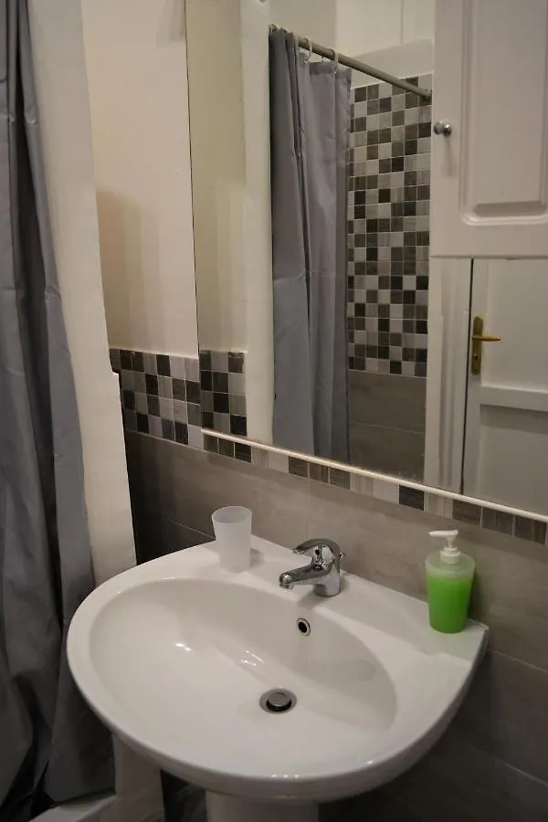 Via Zara Hostel Palermo Italy