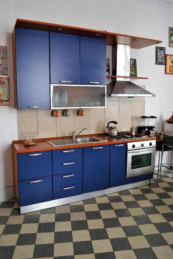 Albergue Via Zara Palermo 0*,  Italia