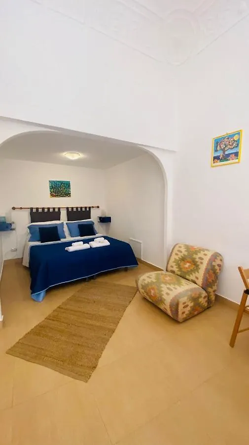 Albergue Via Zara Palermo 0*,